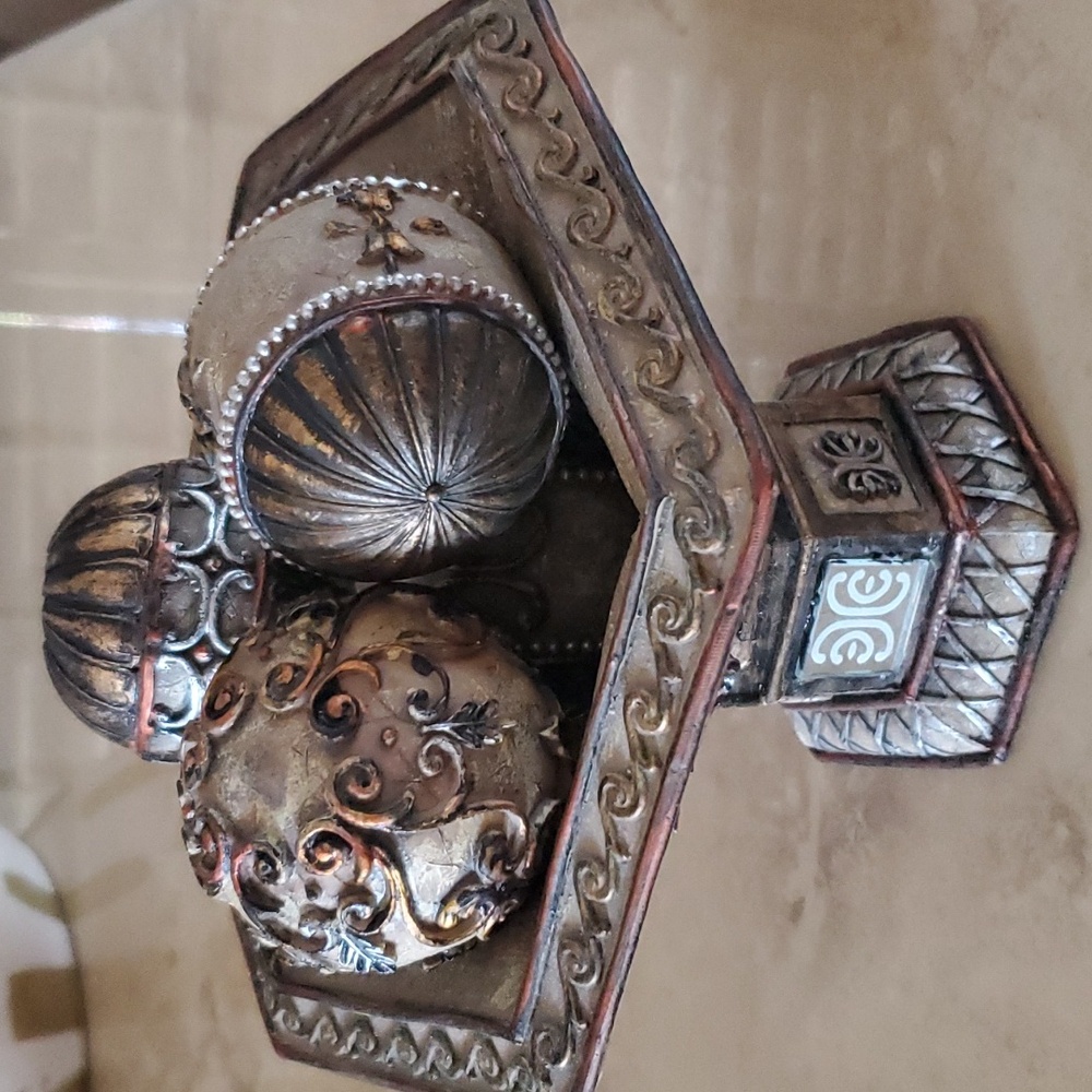 Pedestal Bowl with (4) Decorative Balls